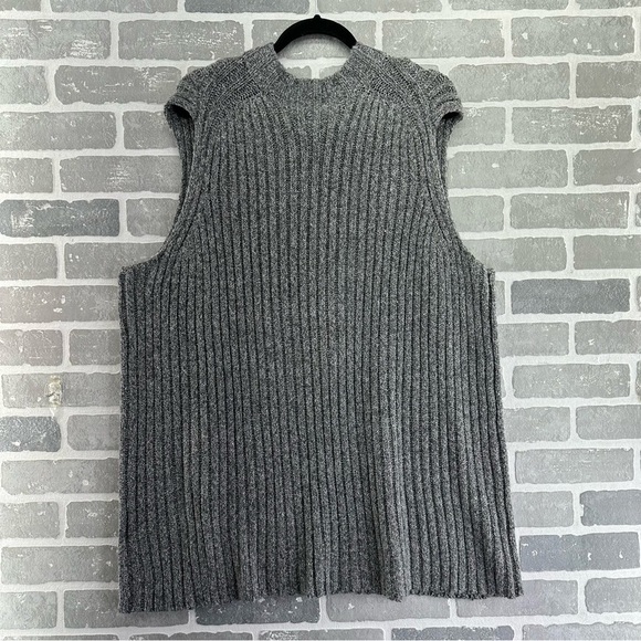 Yesta Gray Ribbed Sleeveless Sweater Size 16 & 20 - Picture 8 of 9